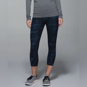 Lululemon Inspire Crop 11 Cropped Leggings Blue Camo Size 6